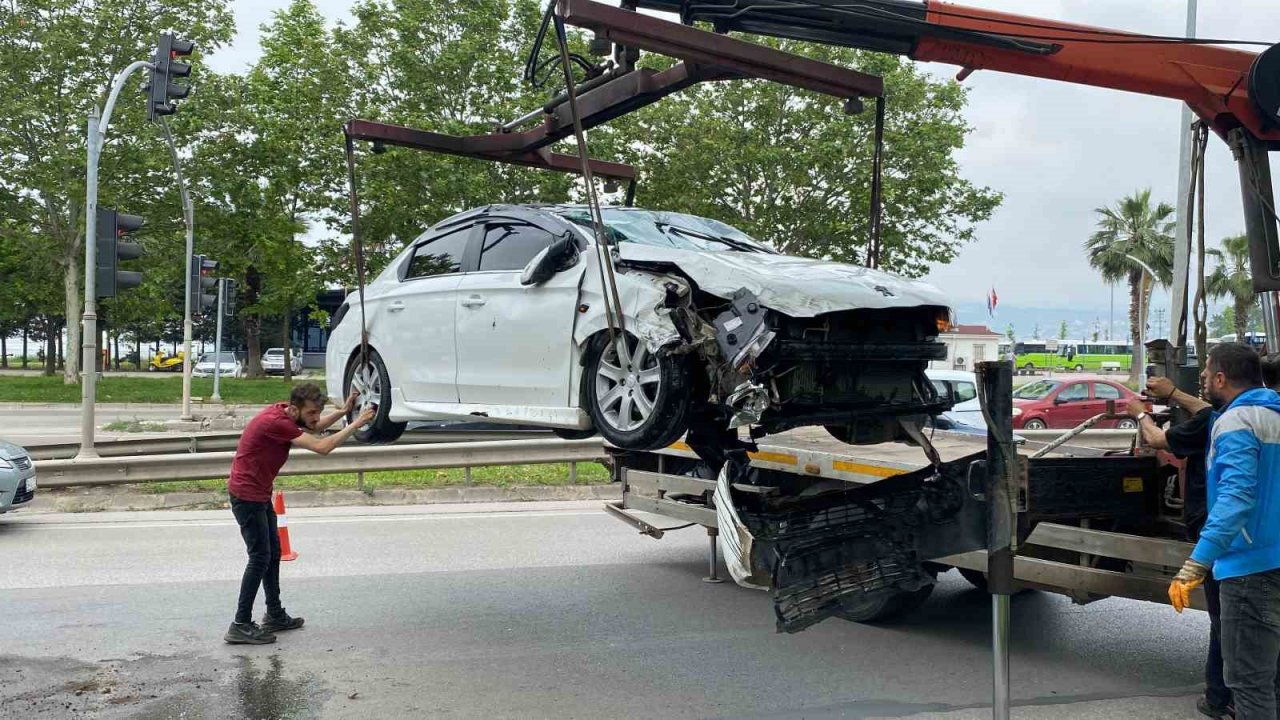 Takla atan otomobilden burnu bile kanamadan çıktı