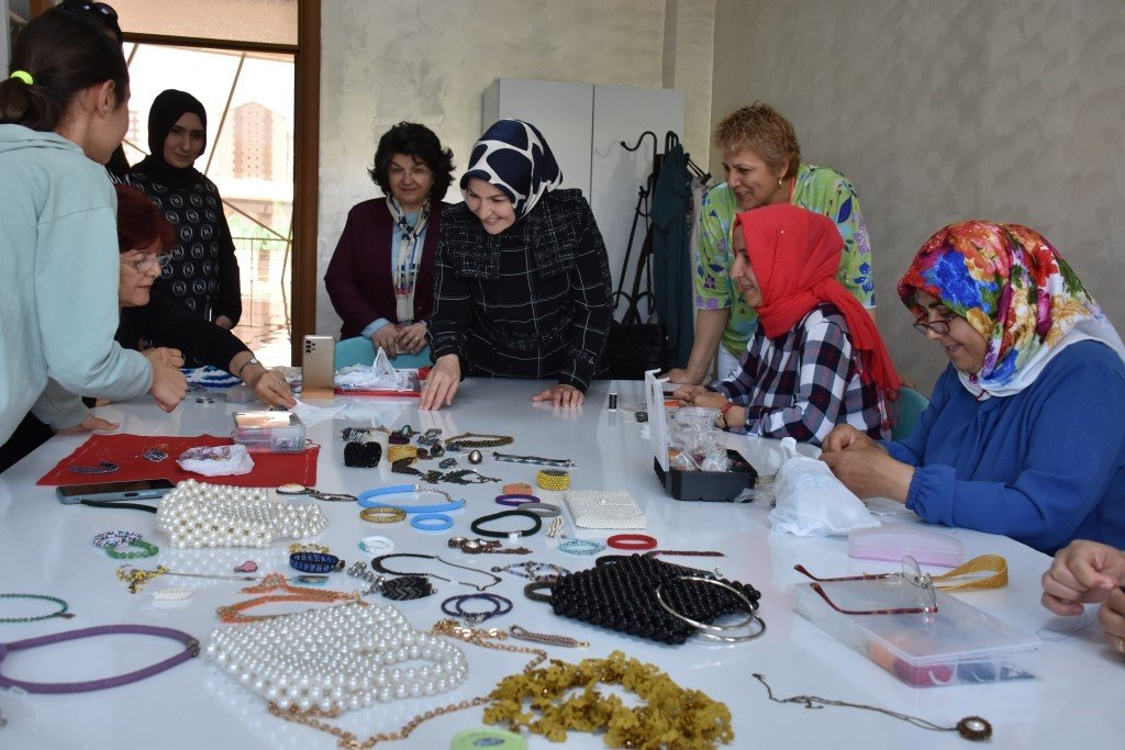 Fatma Çolakbayrakdar: "Kocasinan akademi kocaman bir aile"