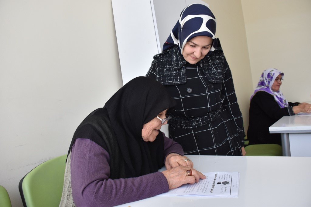 Fatma Çolakbayrakdar: "Kocasinan akademi kocaman bir aile"