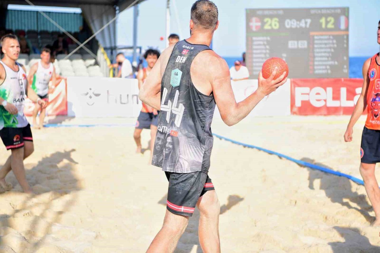 Danimarkalı takım, depremde hayatını kaybeden milli hentbolcuyu unutmadı