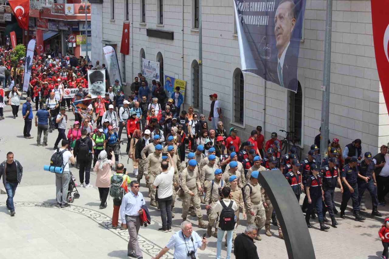 95 kilometrelik ‘Atatürk ve İstiklal Yolu Yürüyüşü’ başladı