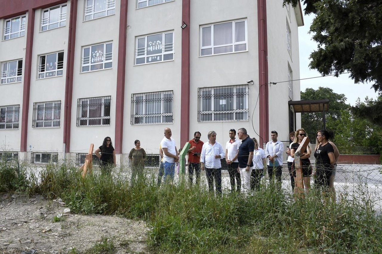 Kuşadası Belediyesi okullara desteğini sürdürüyor