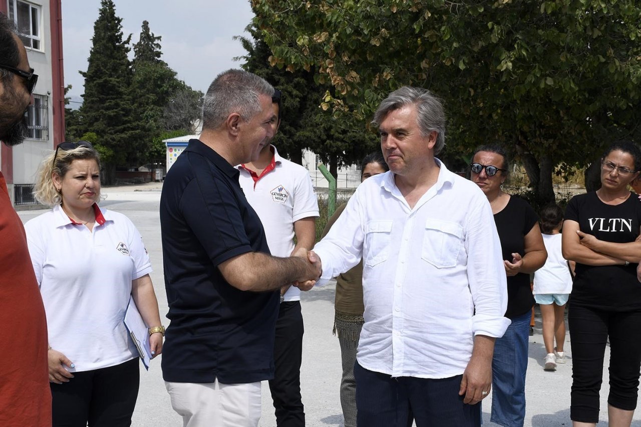 Kuşadası Belediyesi okullara desteğini sürdürüyor