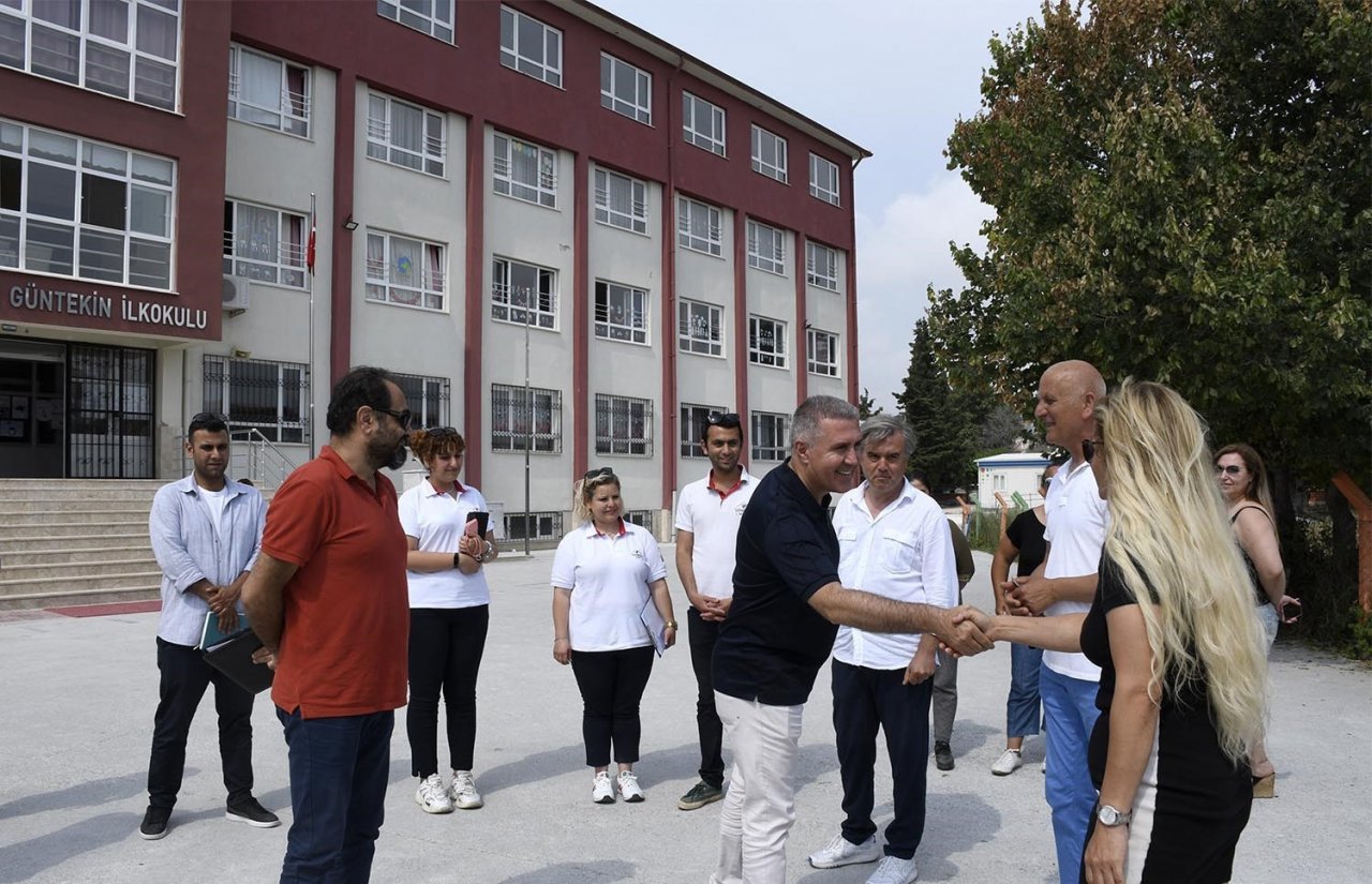 Kuşadası Belediyesi okullara desteğini sürdürüyor