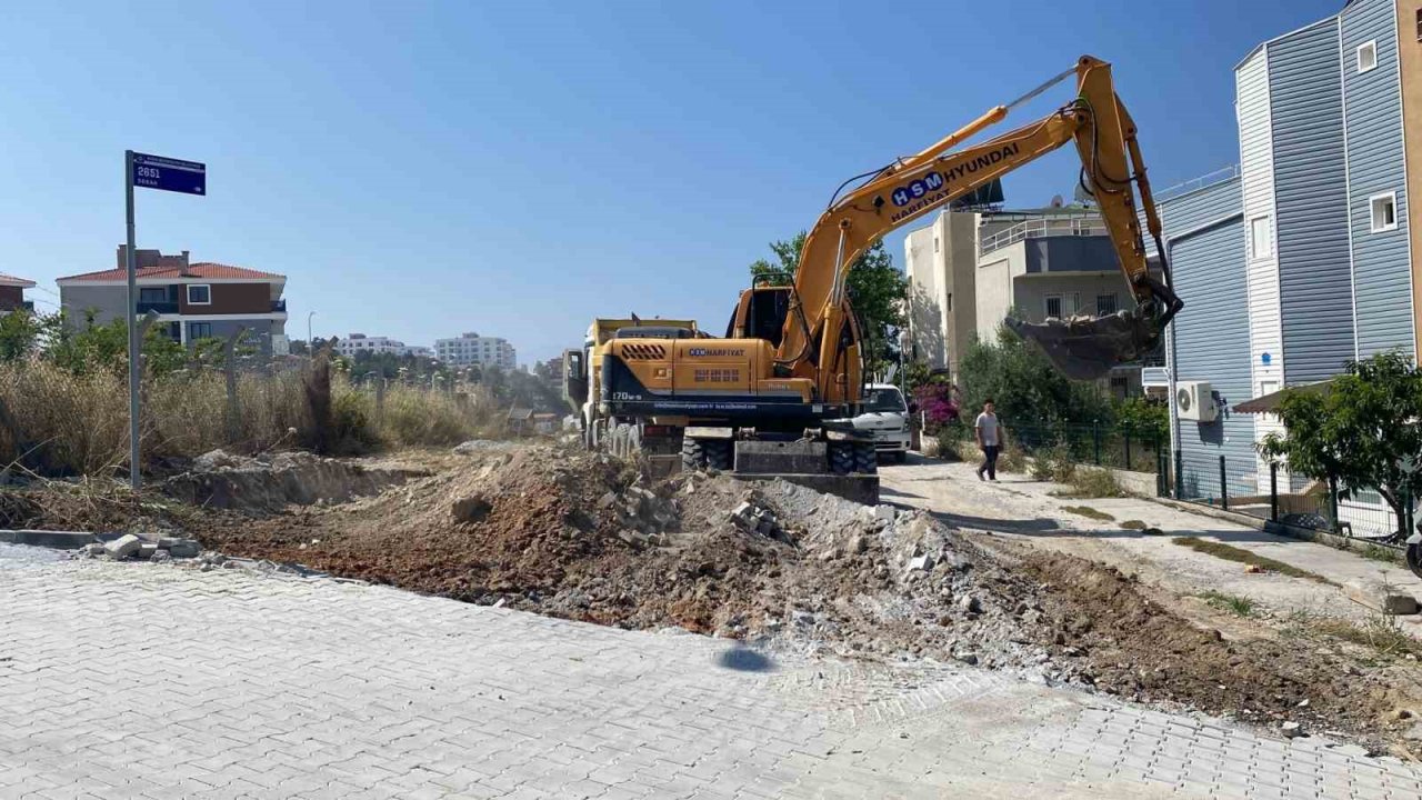 Kuşadası Belediyesi ilçede çalışmalarını sürdürüyor