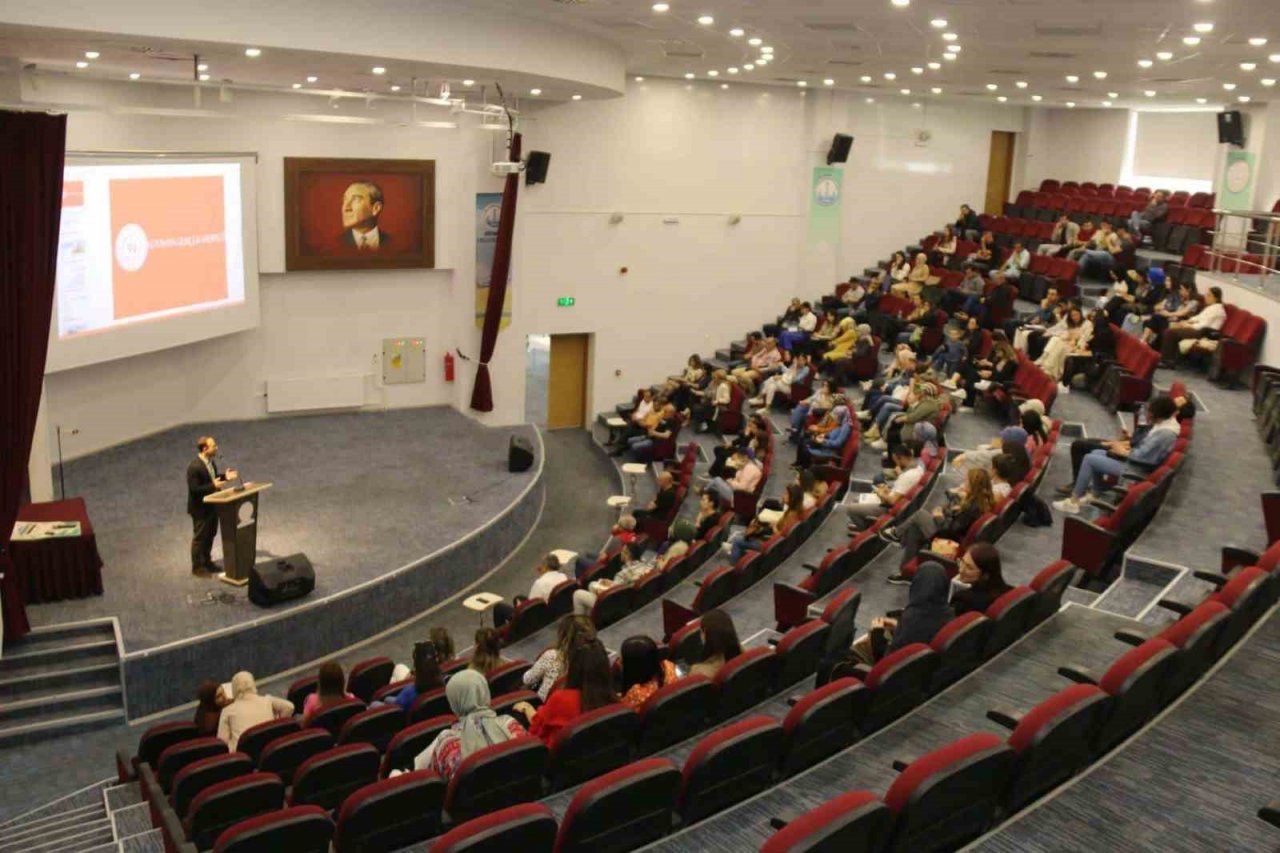 Kütahya’da Psikolojik Danışman ve Rehber Öğretmenler bilgilendirildi