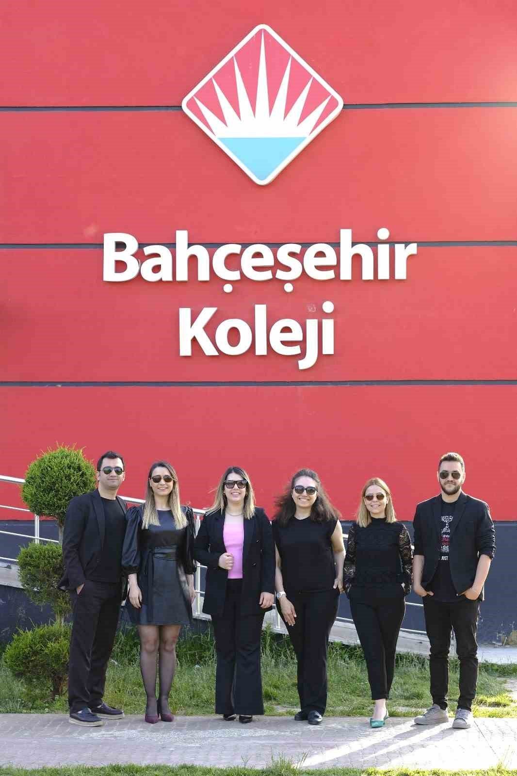 Gelenek yine bozulmadı