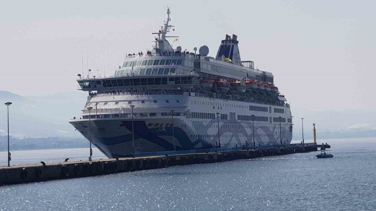 13 yıl aradan sonra İsrailli turist taşıyan ilk gemi Alanya Limanı’na demir attı