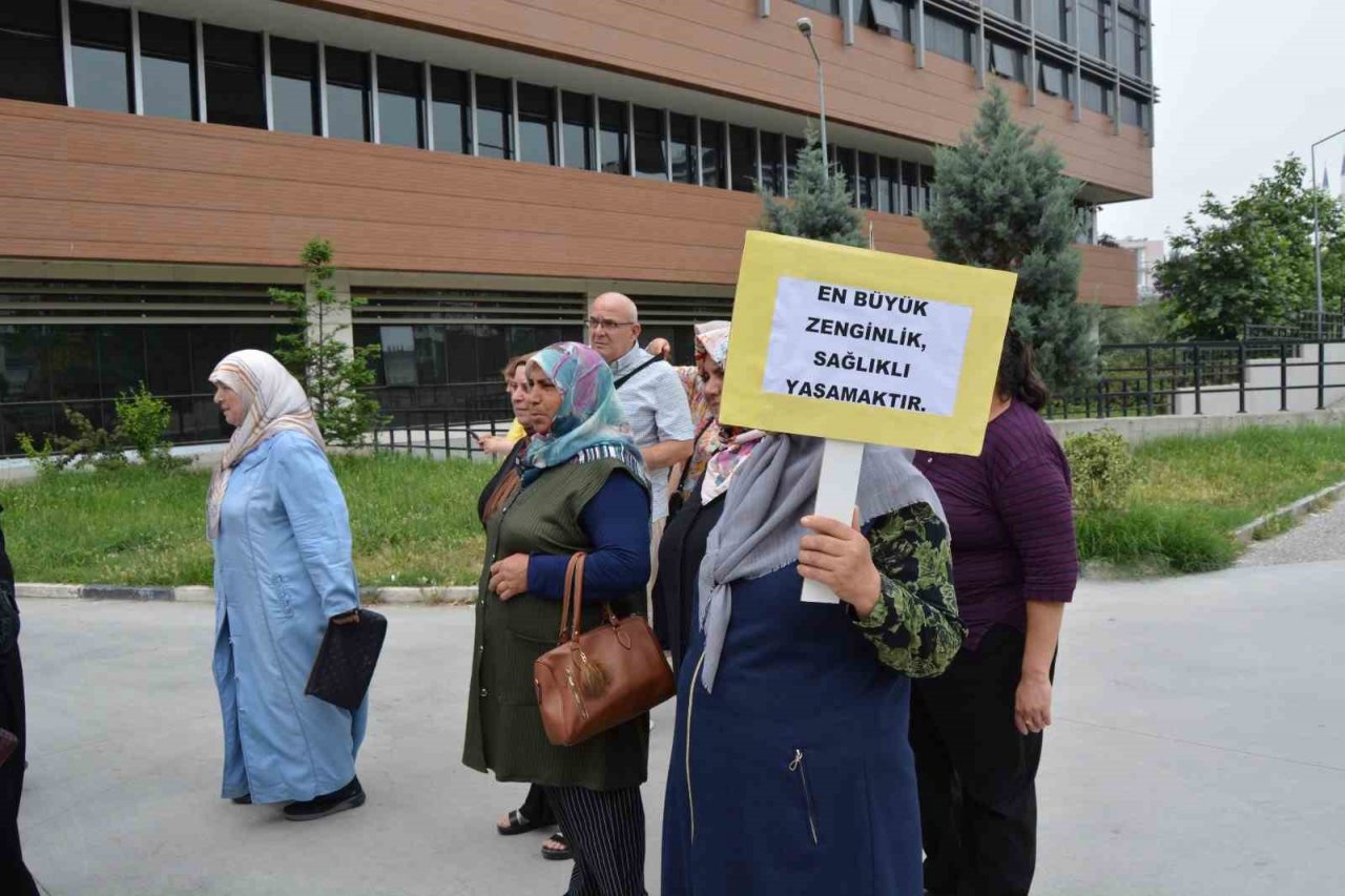 Obezite okulu ekibi ve danışanları sağlık için yürüdü