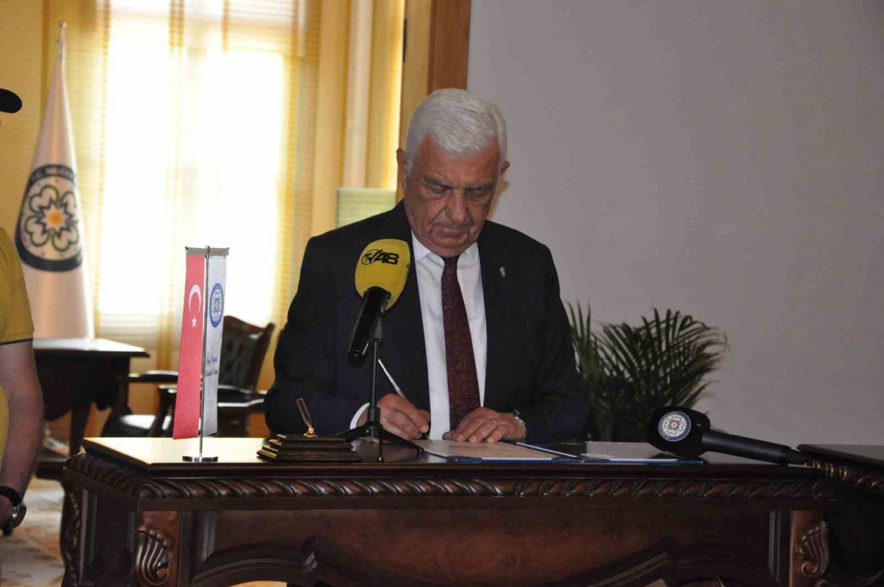 Büyükşehir, 41 dönüm arazide üreteceği kaba yemi ücretsiz dağıtacak