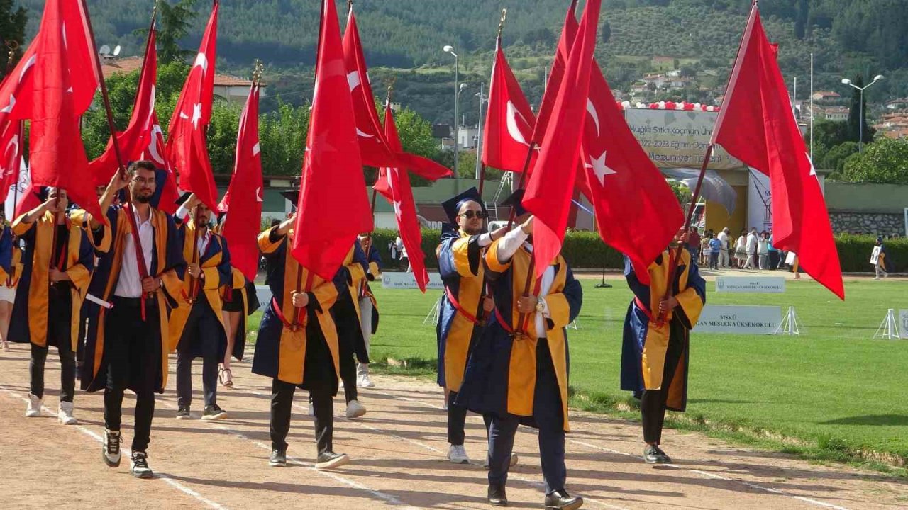 MSKÜ’de binlerce öğrenci mezuniyet mutluğu yaşadı