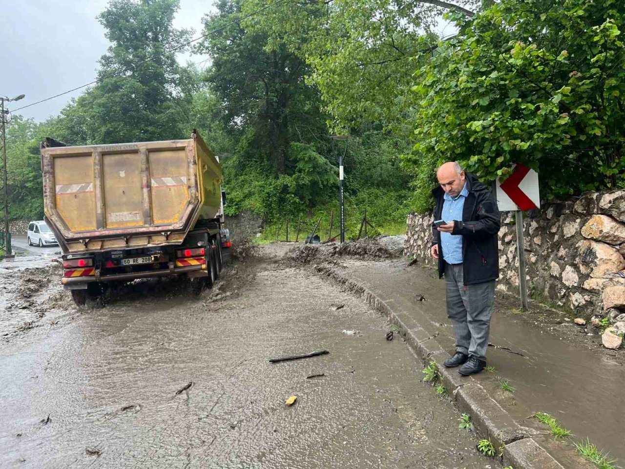Ordu Aybastı’da sağanak etkili oldu, dere taştı
