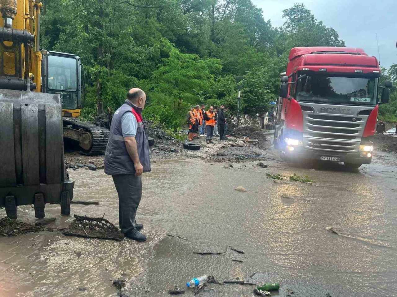 Ordu Aybastı’da sağanak etkili oldu, dere taştı