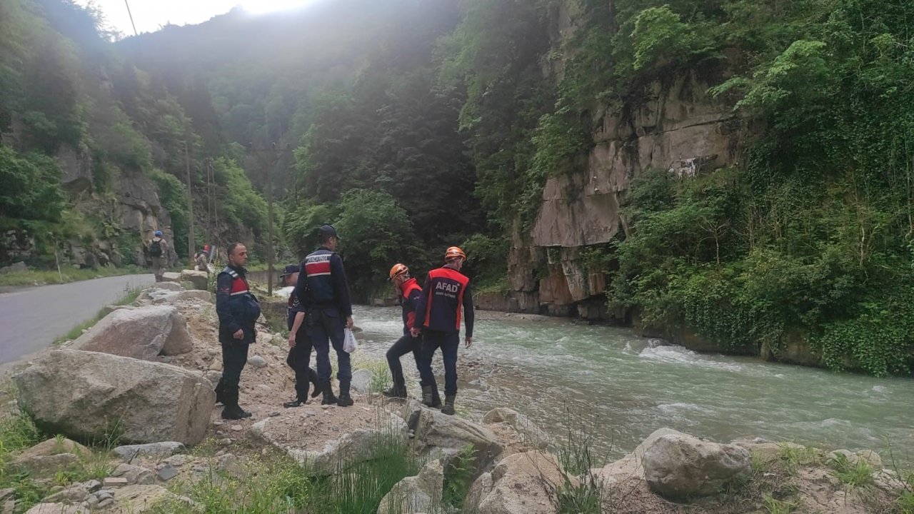 Rize’de 44 yaşındaki kayıp hasta kadın için arama çalışması başlatıldı