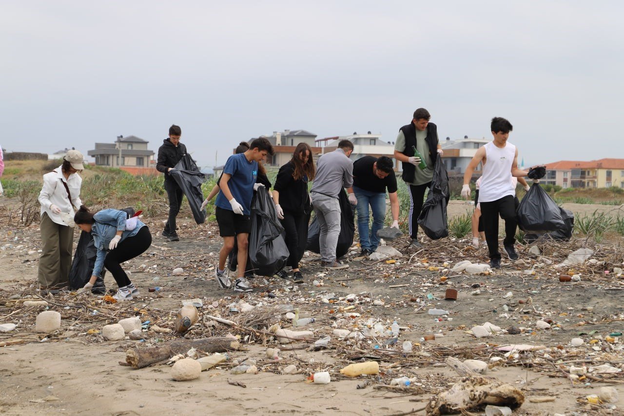 Sakarya’nın tatil yerinden çıkan çöpler şaşırttı