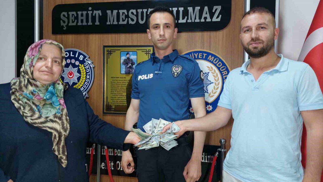 İnsanlık ölmemiş: Çöpte bulduğu 3 bin 200 doları sahibine teslim etti