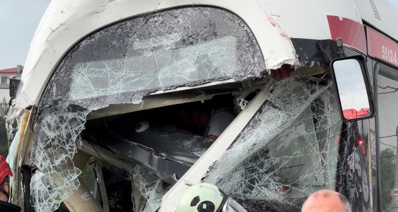 Samsun’da tramvaylar çarpıştı: 1’i ağır 14 yaralı