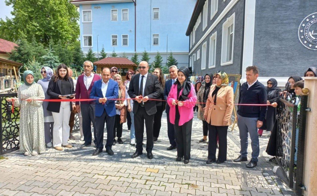 Tavşanlı’da Yağlı Boya Resim Kursu Sergisi