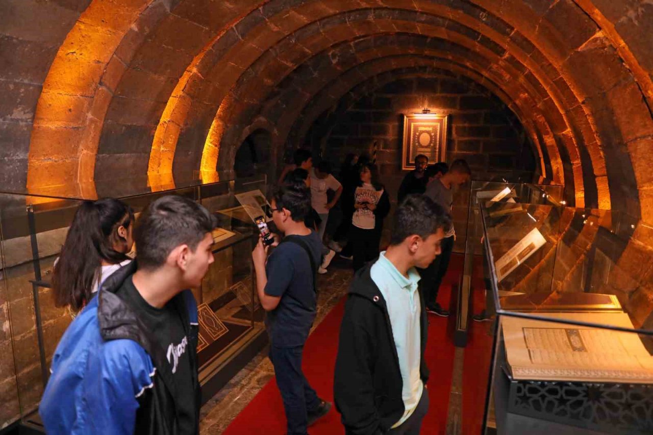 ‘Rota Talas’ gezdiriyor, öğretiyor