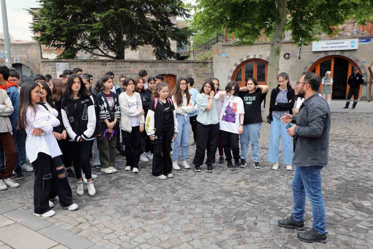 ‘Rota Talas’ gezdiriyor, öğretiyor