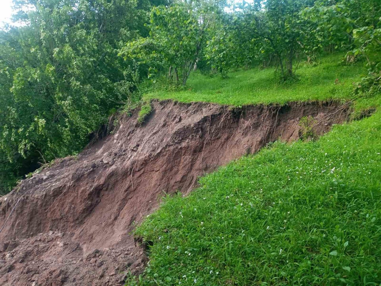 Heyelan 40 yıllık emeğini aldı