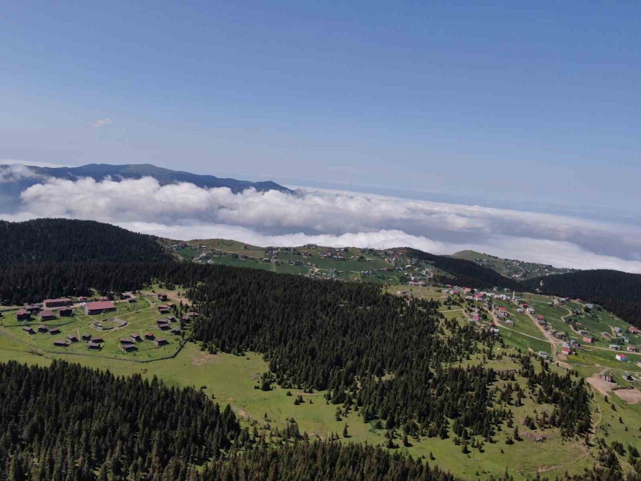 Güneşli havayı fırsat bilip yaylaları şenlendirdiler