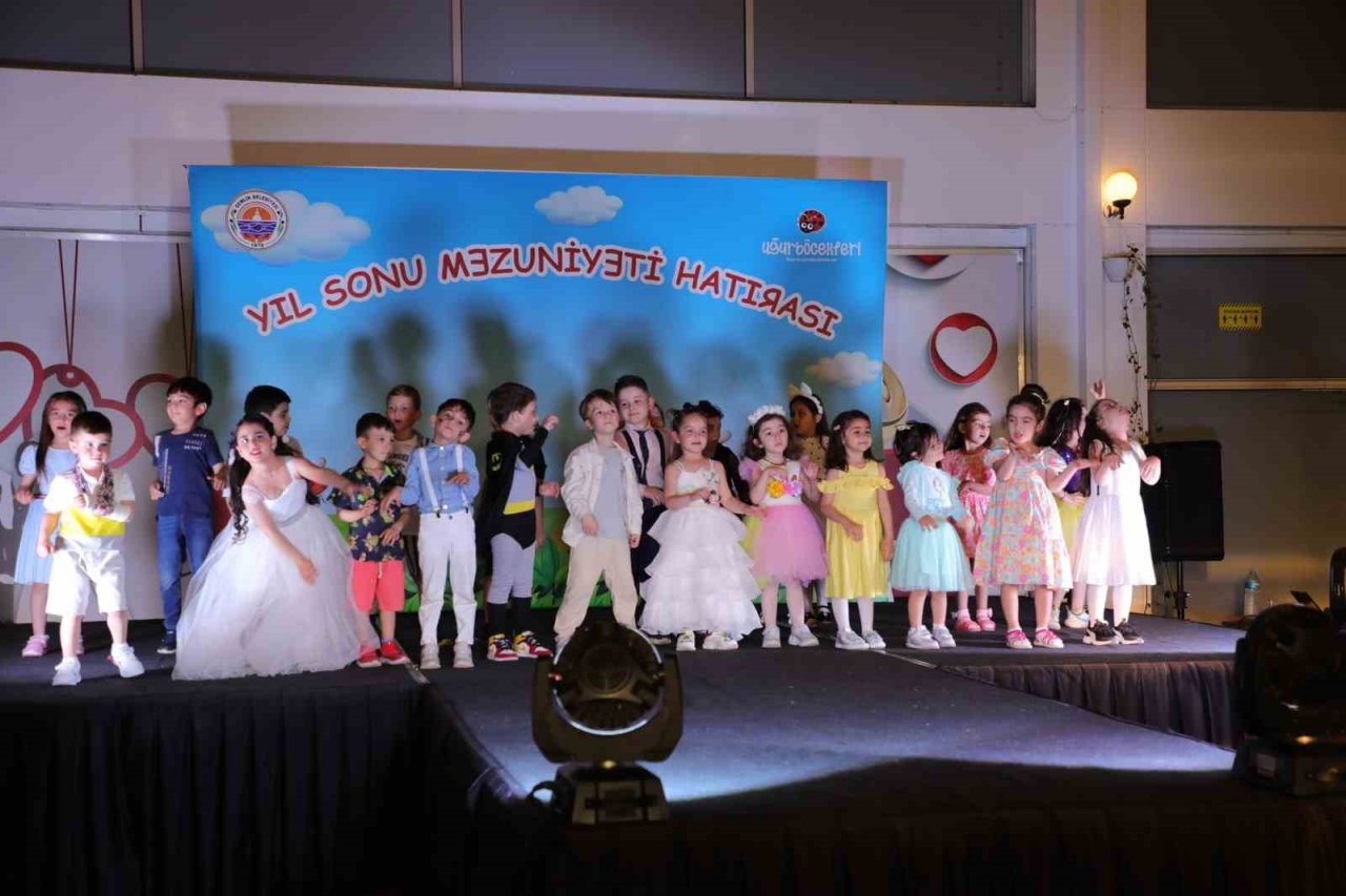 Gemlik Belediyesi Çocuk Korosu izleyenleri büyüledi