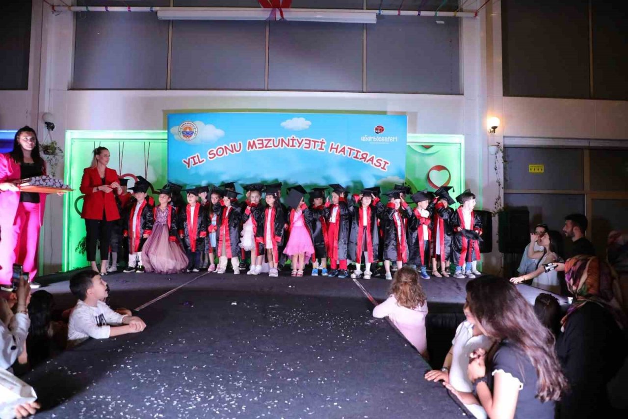 Gemlik Belediyesi Çocuk Korosu izleyenleri büyüledi