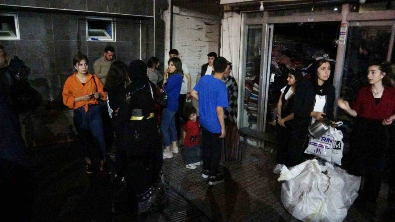 Van’daki Büyük Rus Pazarı’nda korkutan yangın