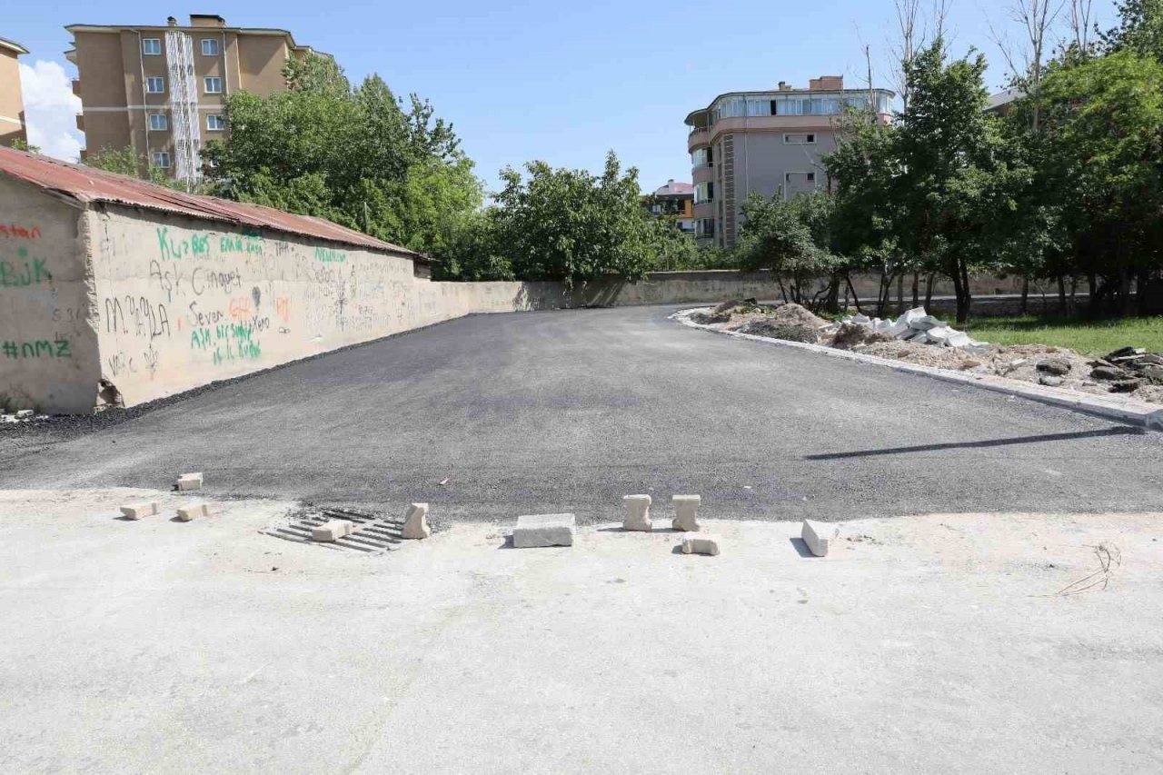 İpekyolu’nda asfalt çalışmaları devam ediyor