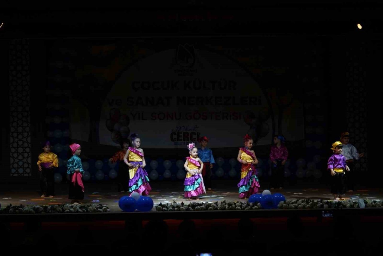 Yunusemre’de miniklerin gösterisi göz doldurdu