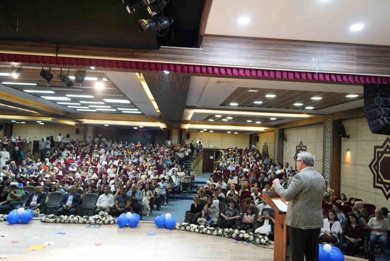 Yunusemre’de miniklerin gösterisi göz doldurdu