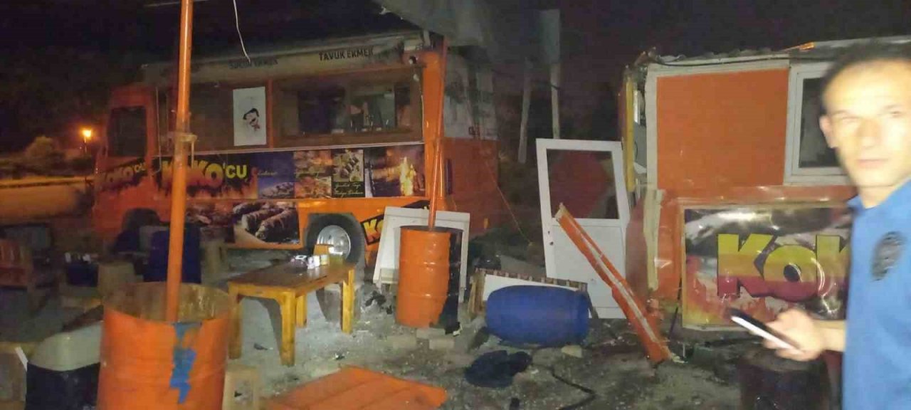 Yolcu otobüsü ile otomobil çarpıştı: 2 ölü, 2 yaralı