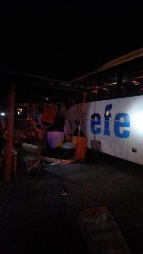 Yolcu otobüsü ile otomobil çarpıştı: 2 ölü, 2 yaralı