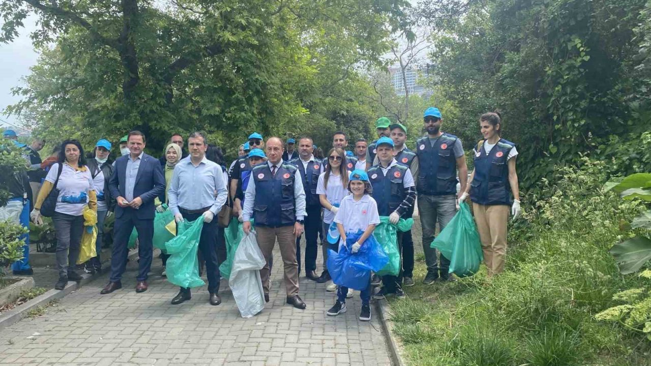 Zonguldak’ta çöp toplayıp, balık tutmak için yarıştılar