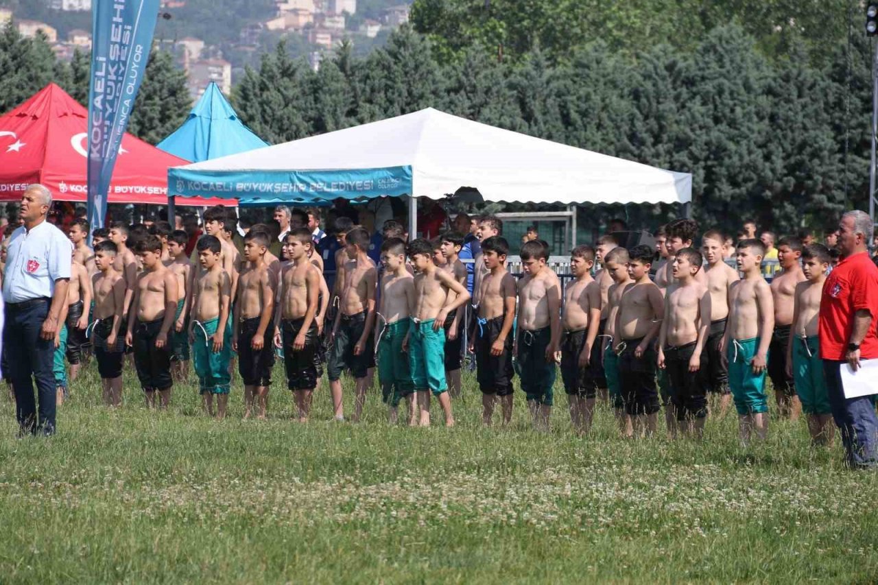 180 bin TL değerindeki altın kemer için er meydanına çıktılar