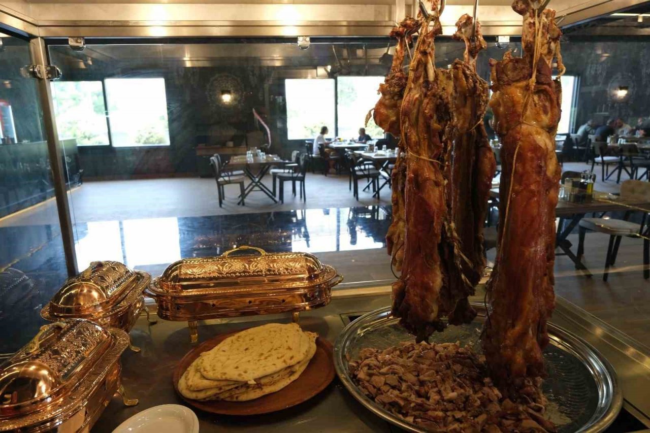 Adana’nın meşhur Cihangir Kebapçısı, lezzetlerini İskenderunlularla buluşturdu