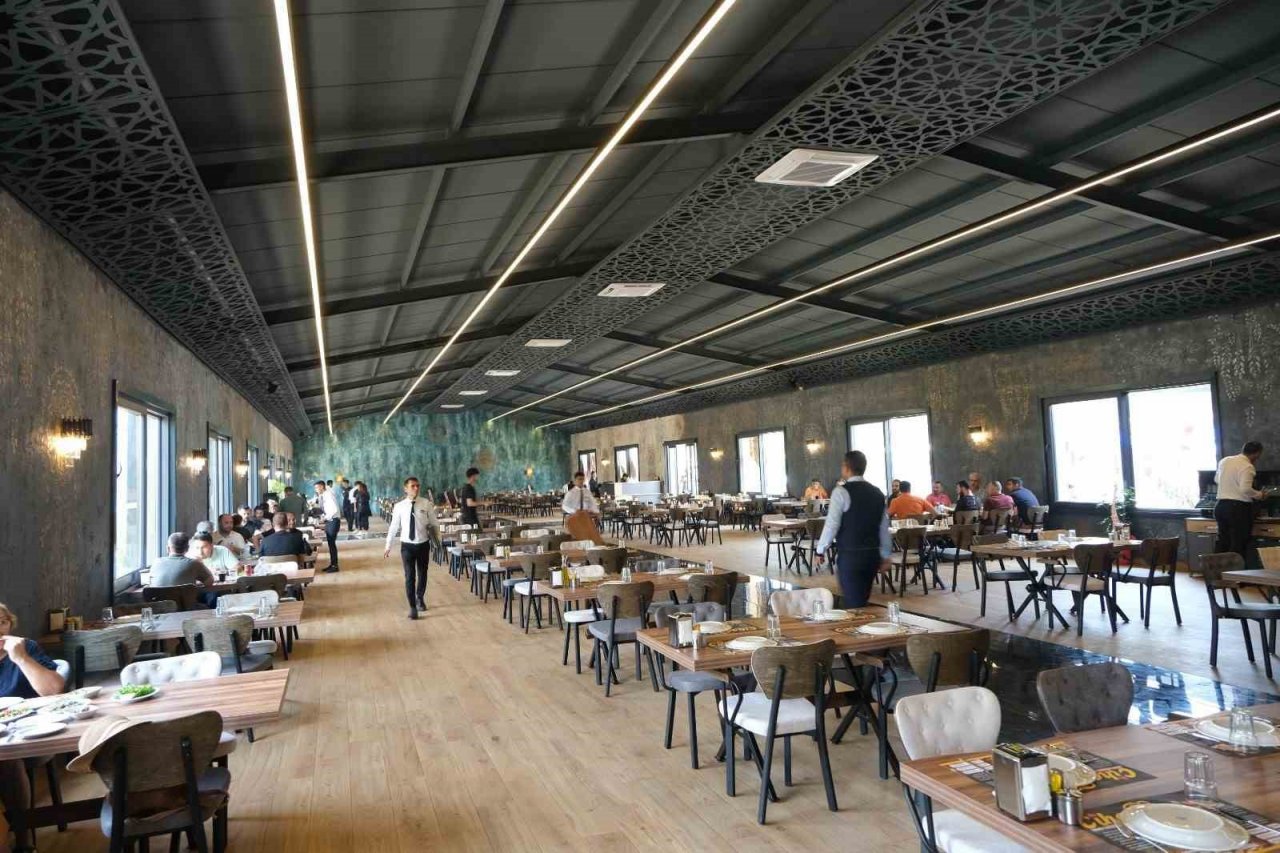 Adana’nın meşhur Cihangir Kebapçısı, lezzetlerini İskenderunlularla buluşturdu