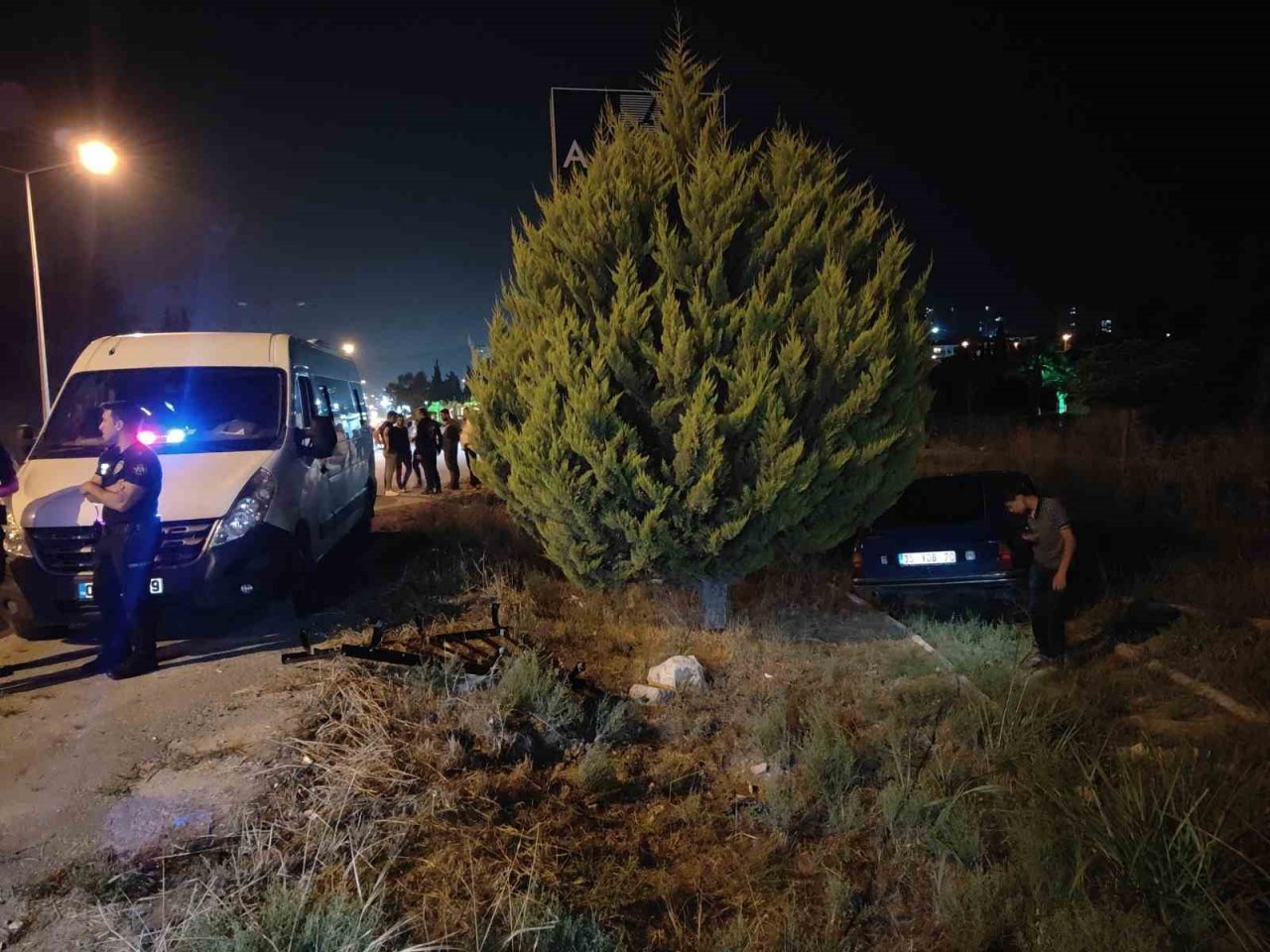 Alkollü sürücünün kullandığı otomobil, polis uygulama noktasında kaza yaptı