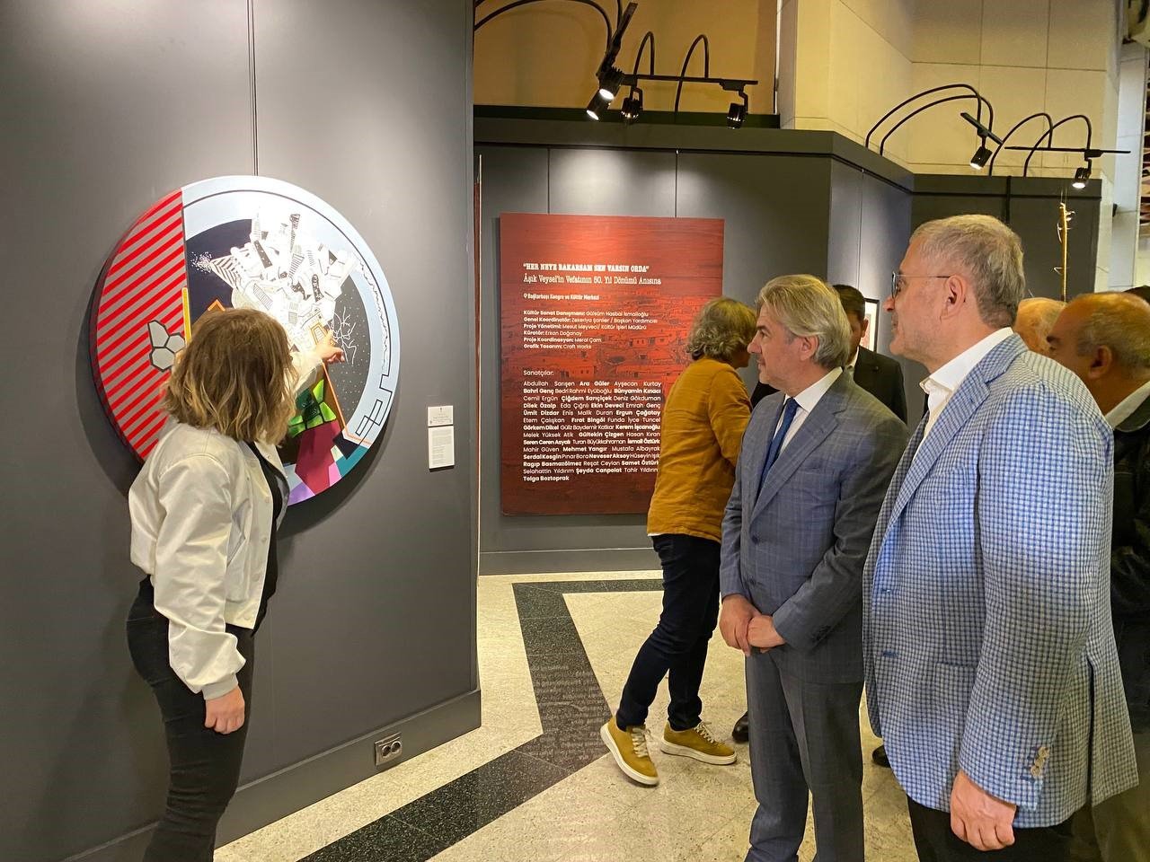 Aşık Veysel, vefatının 50. yılında Üsküdar’da düzenlenen sergiyle anıldı