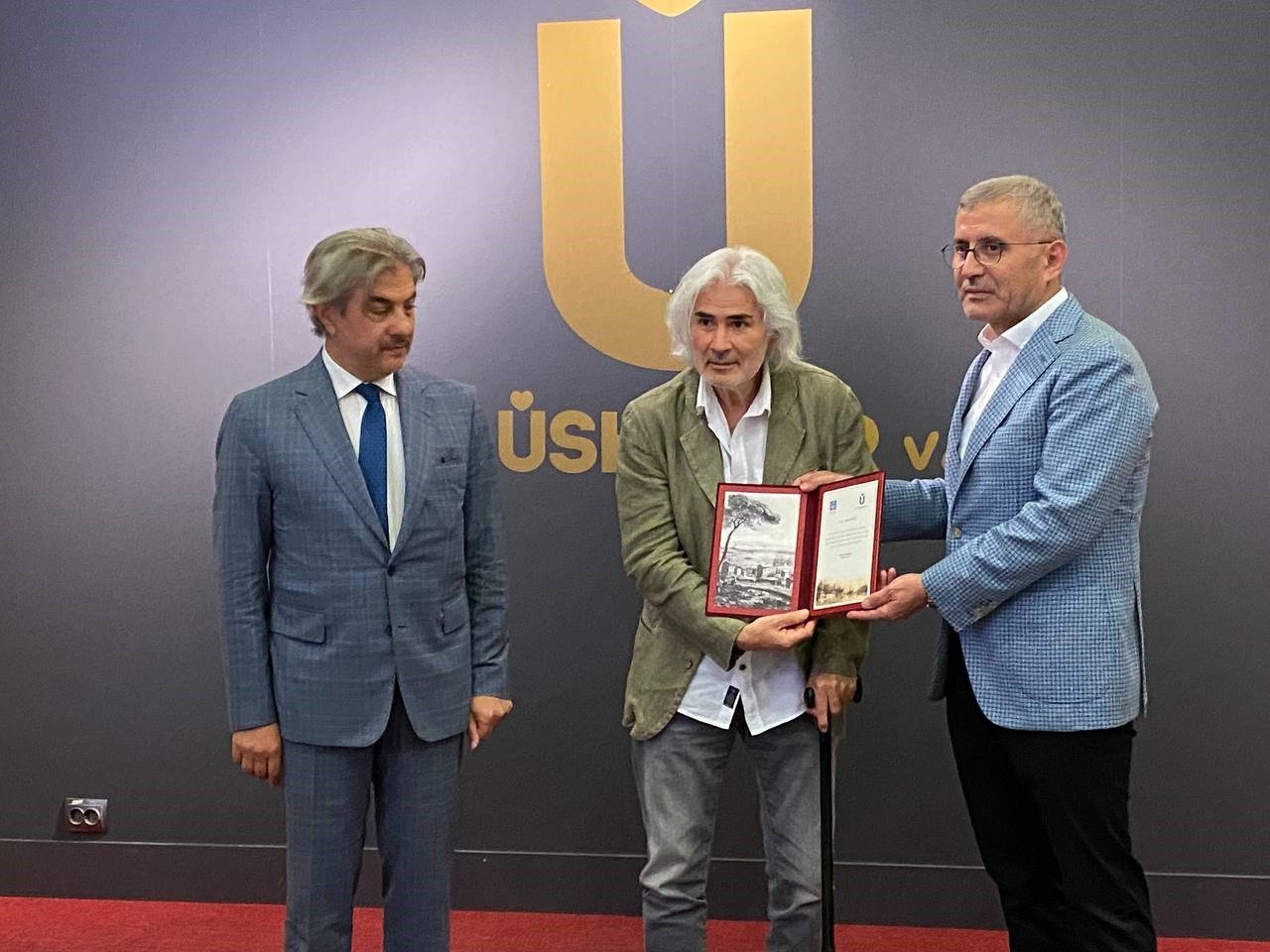 Aşık Veysel, vefatının 50. yılında Üsküdar’da düzenlenen sergiyle anıldı