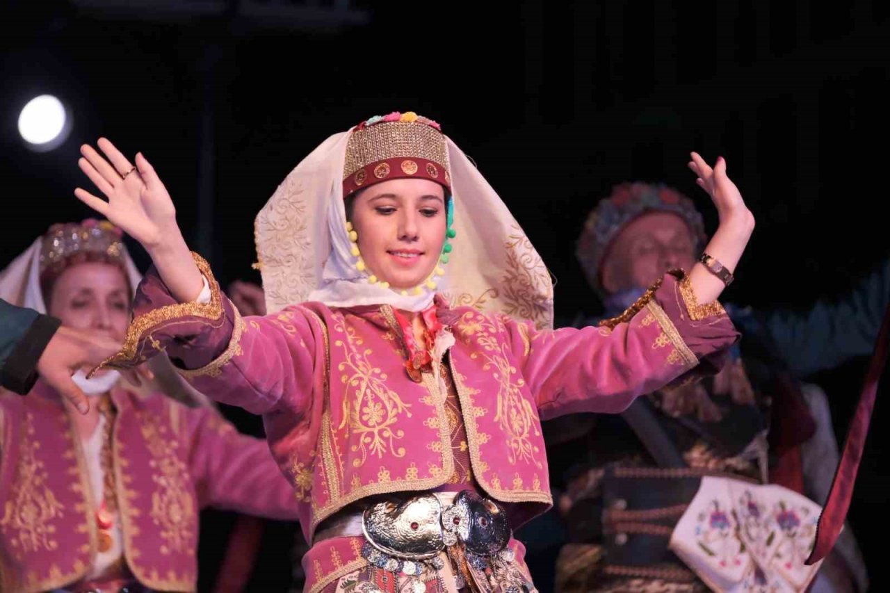 Büyükşehir konservatuvar kursiyerleri hünerlerini sergiledi