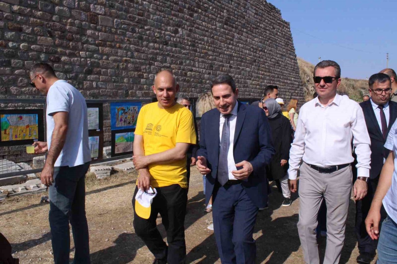 Bergama’nın UNESCO yıldönümü, uçurtmalarla kutlandı