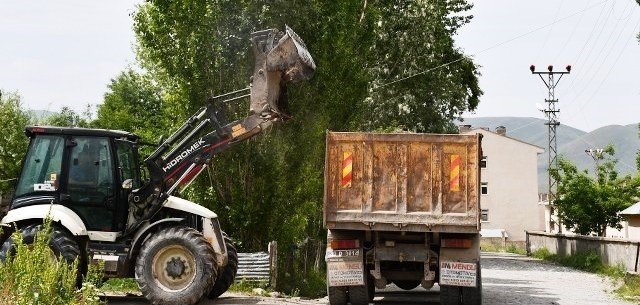 Bulanık Belediyesi’nden bahar temizliği