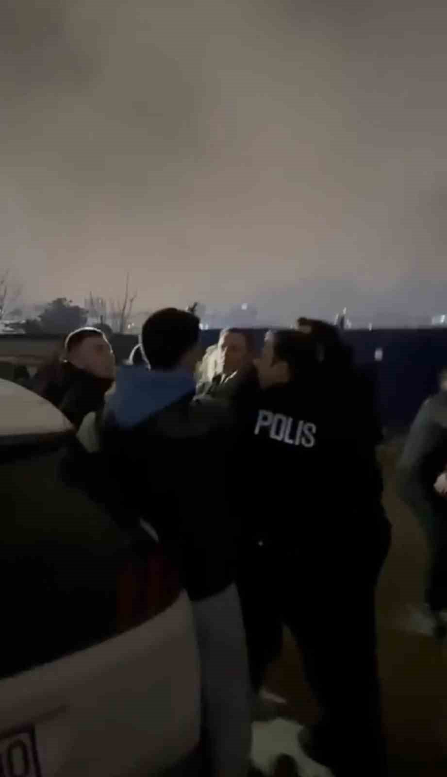 İstanbul’da polisi yaralayıp, ucu kor sopayla saldırdılar