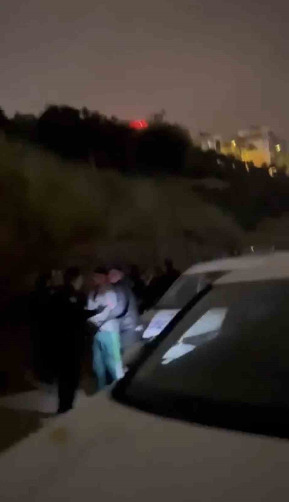 İstanbul’da polisi yaralayıp, ucu kor sopayla saldırdılar