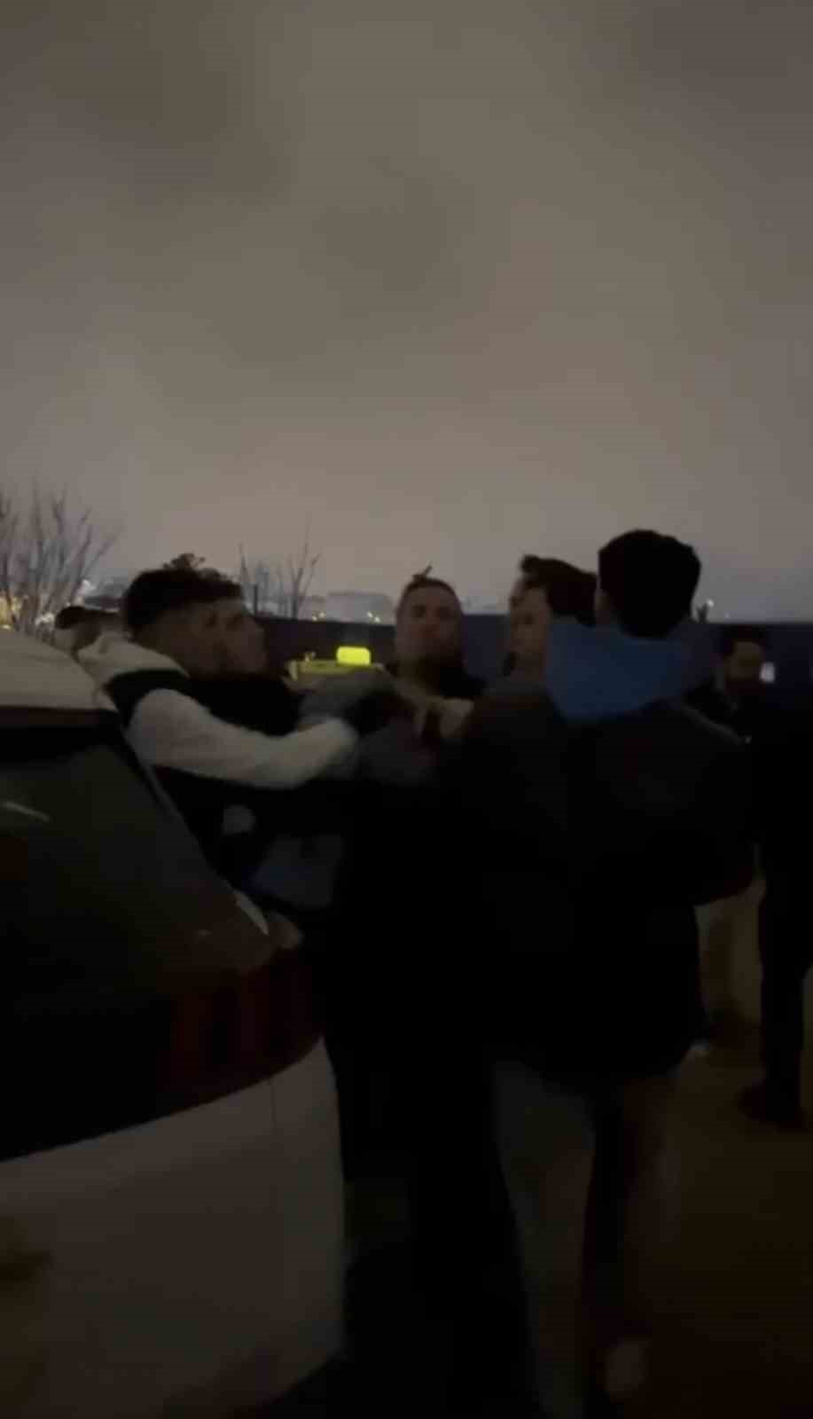 İstanbul’da polisi yaralayıp, ucu kor sopayla saldırdılar