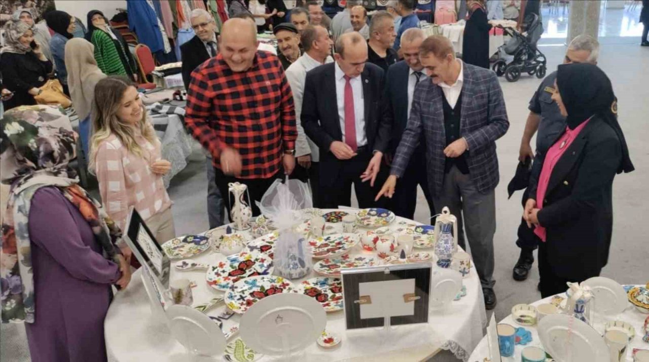 Çavdarhisar’da yıl sonu sergisi