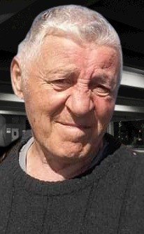 Aracıyla köy yolundan karayoluna düşen sürücü kurtarılamadı