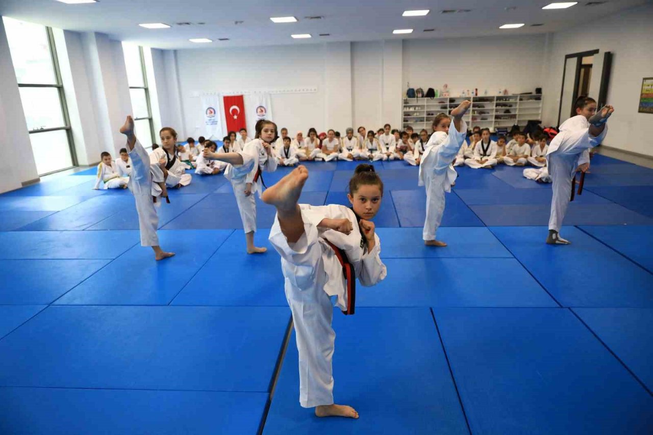 Denizli’de 23 ayrı branşta 25 bin kursiyere spor imkanı